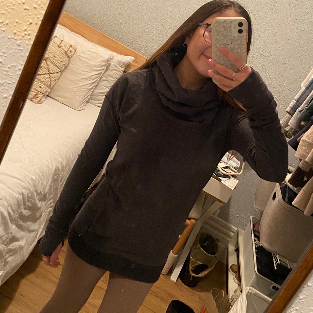 LULULEMON GRAY TURTLE NECK HOODIE